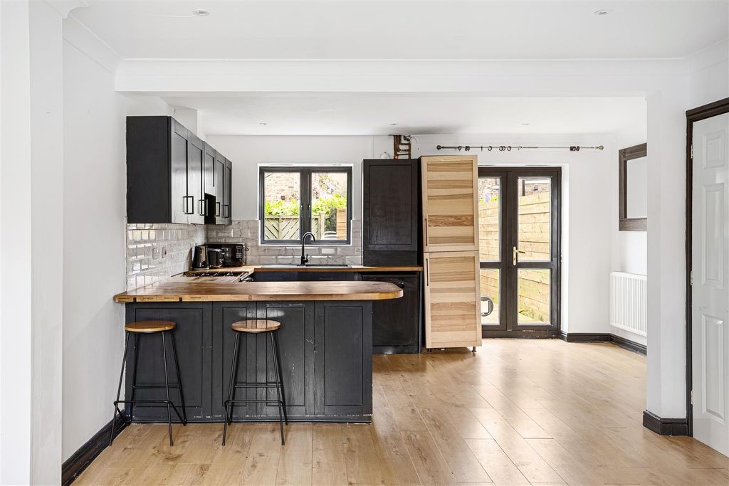 Property photo 3 of 23 40_Huntington_Mews_4.Jpg