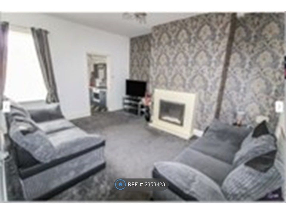 Property photo 3 of 12 Lounge