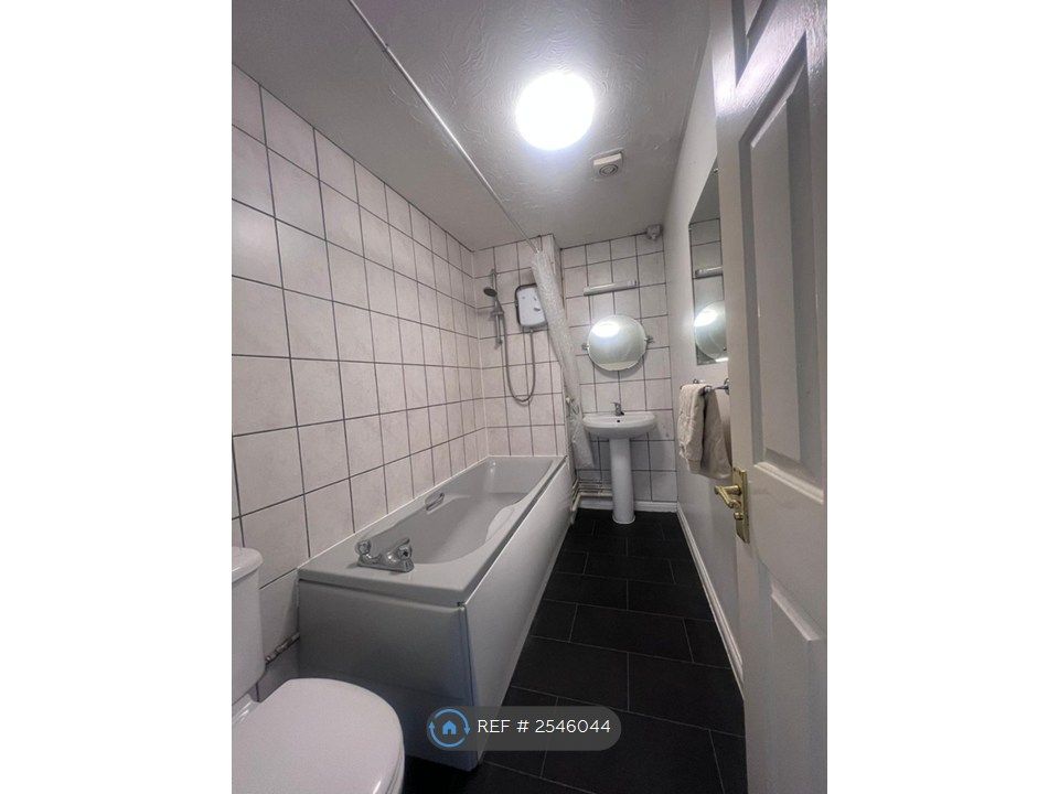 Property photo 3 of 8 Bathroom