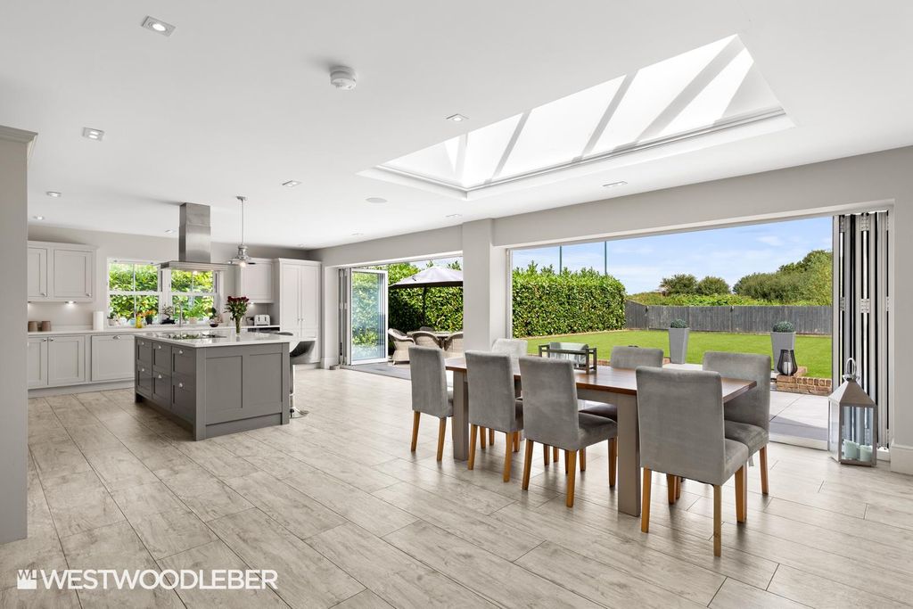 Property photo 2 of 68 Redwood_38.Jpg