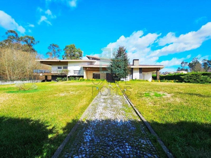 Property photo 2 of 64