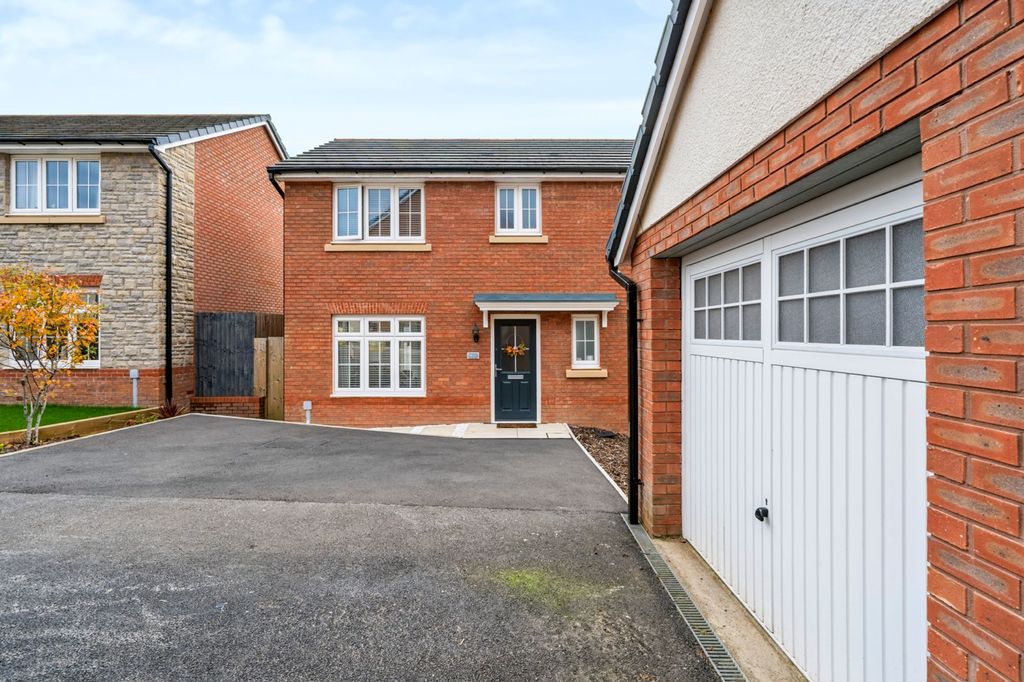 Property photo 2 of 35