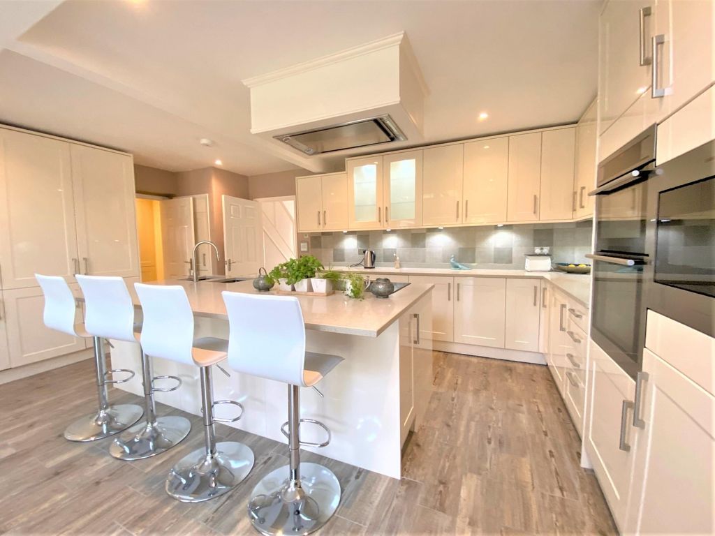 Property photo 1 of 20 Kitchen