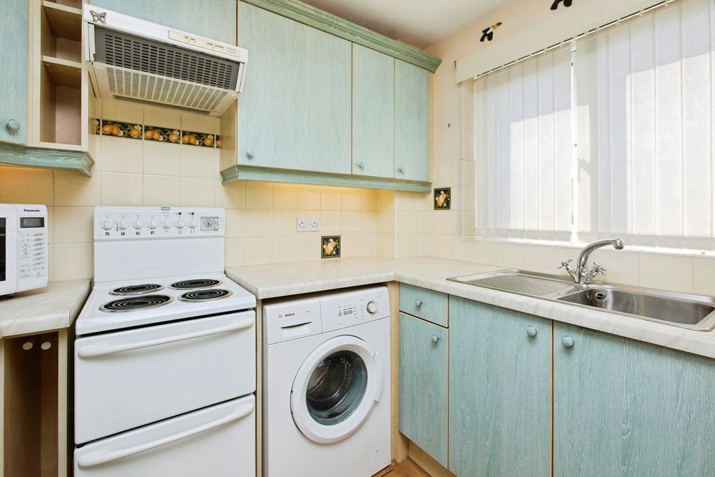 Property photo 3 of 12 Kitchen
