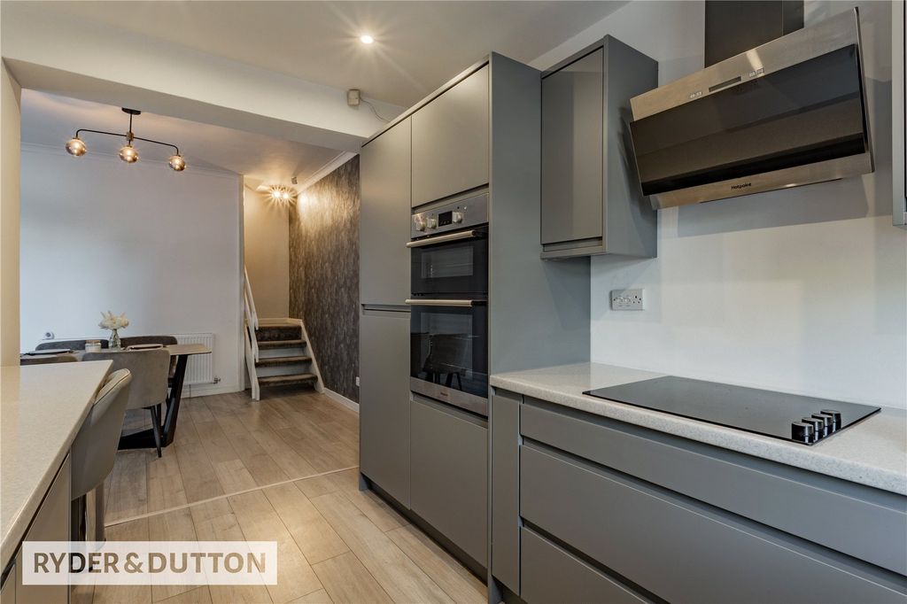 Property photo 3 of 19 Kitchen