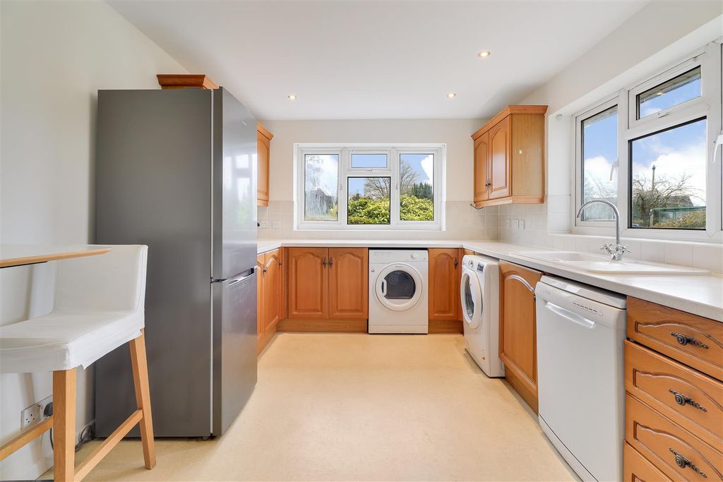 Property photo 2 of 12 Img (23).Jpg