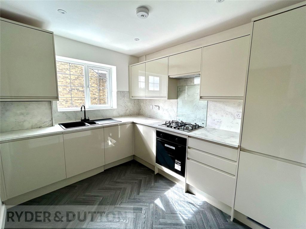 Property photo 2 of 18 Kitchen