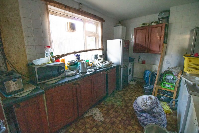 Property photo 3 of 7 Kitchen