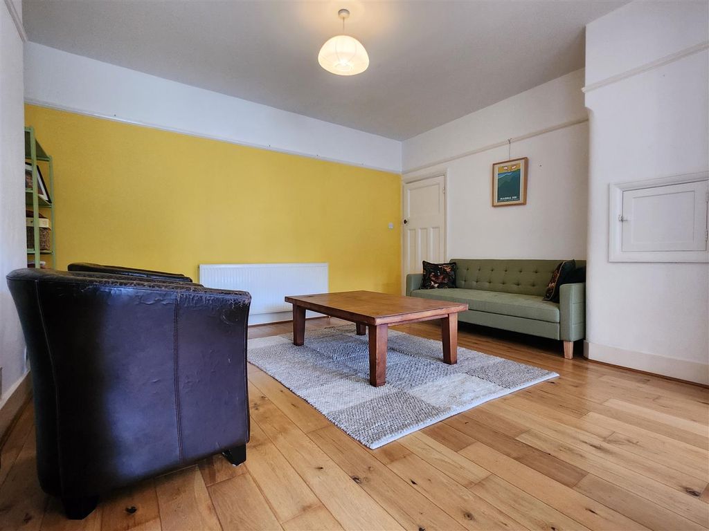 Property photo 3 of 19 Lounge.Jpg