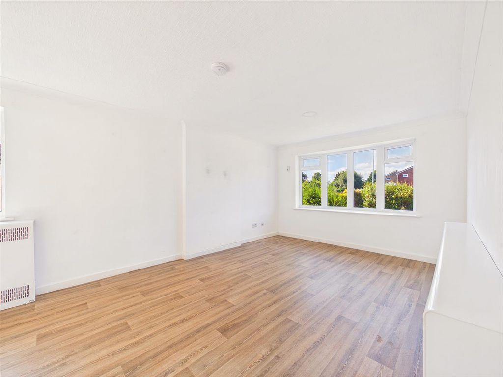 Property photo 3 of 14 Cam05451G0-Pr0166-Still001.Jpg