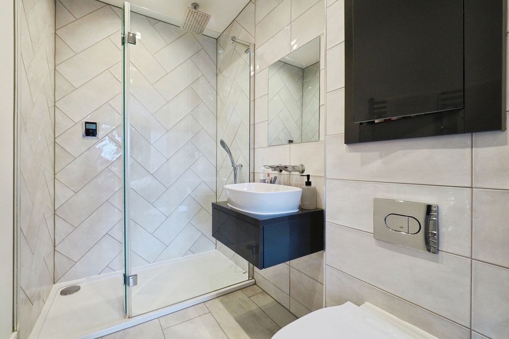 Property photo 3 of 15 En-Suite