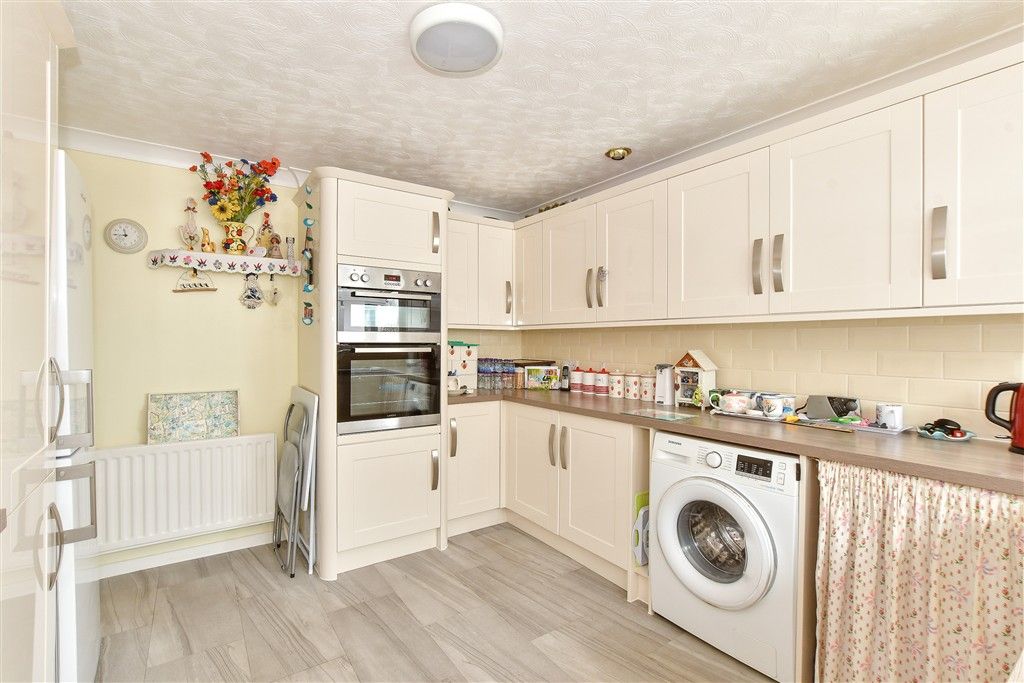 Property photo 3 of 12 Kitchen