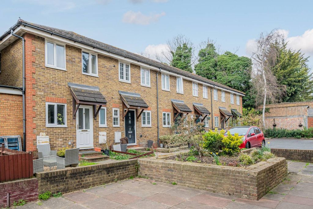 Property photo 2 of 18