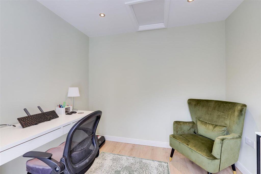 Property photo 3 of 24 Office