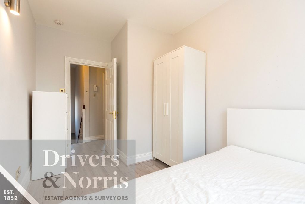 Property photo 2 of 6 Picture No. 14