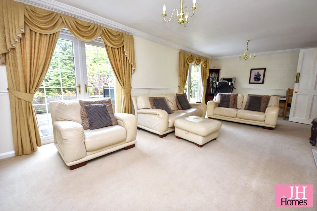 Property photo 2 of 23