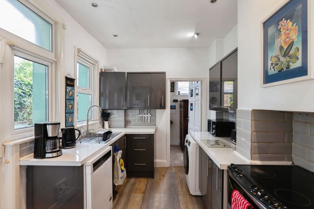 Property photo 2 of 16 Kitchen
