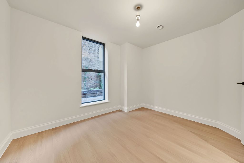 Property photo 3 of 16 Bedroom