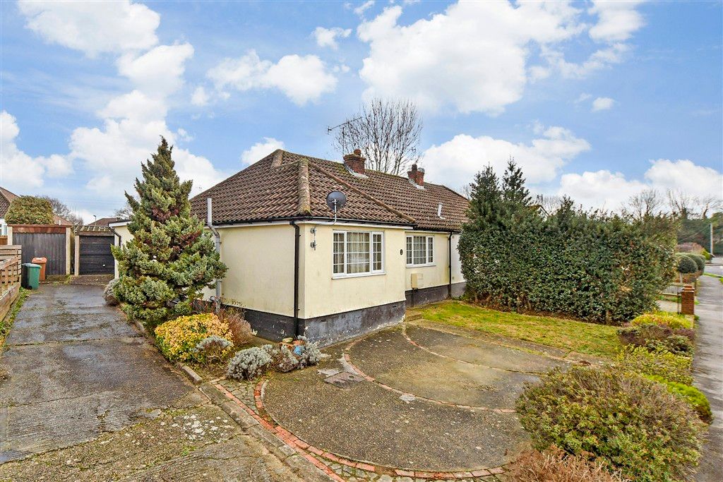 Property photo 2 of 21 Driveway/Parking