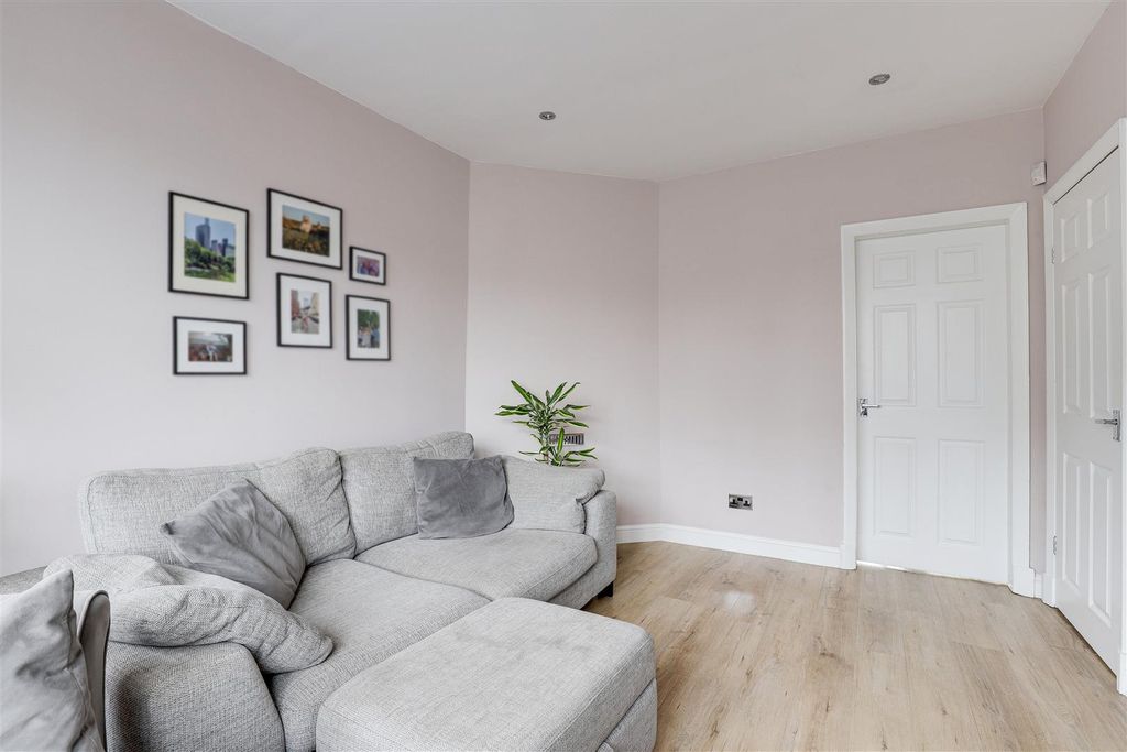 Property photo 2 of 15 12759.Jpg