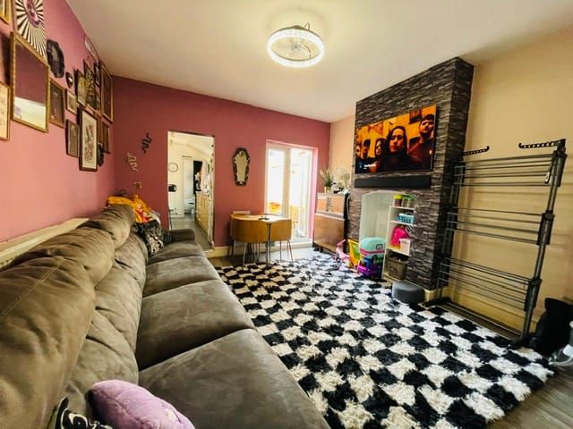 Property photo 3 of 8