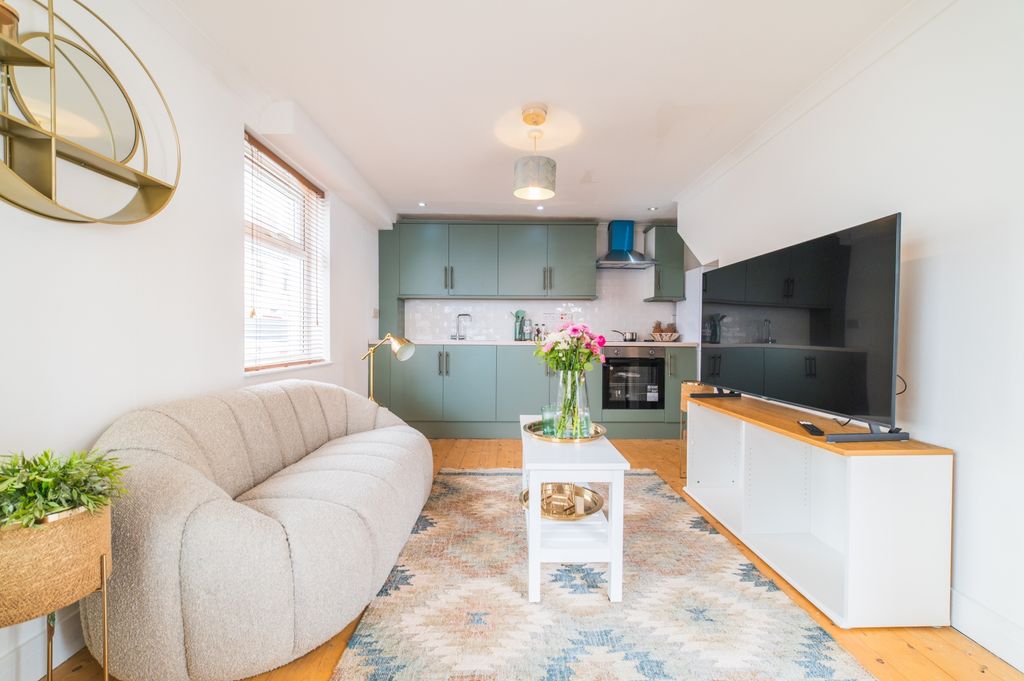 Property photo 2 of 16 Call 02920 454555 To Secure Your Viewing_9