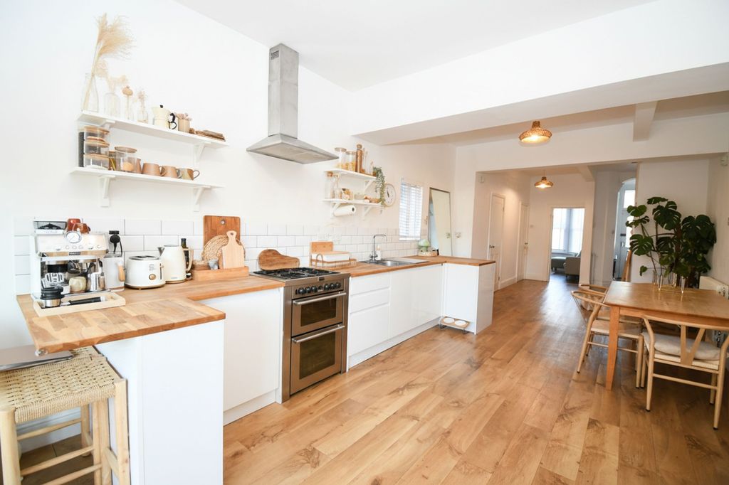 Property photo 2 of 25