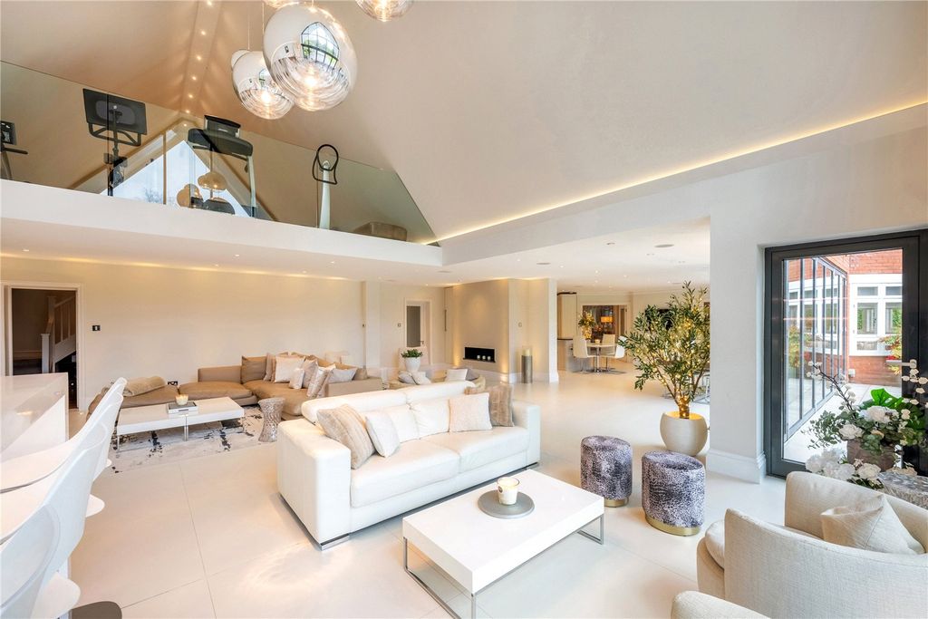 Property photo 2 of 26 Family Rm To Kitchen