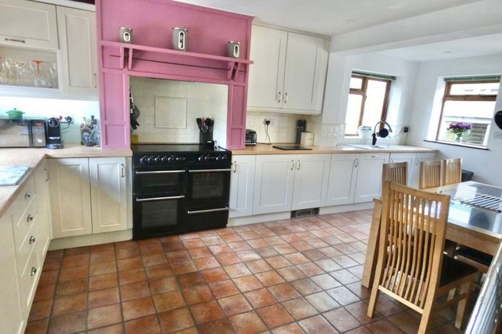 Property photo 2 of 25