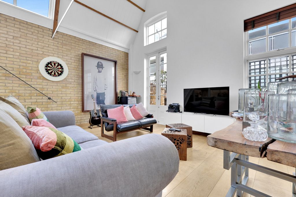 Property photo 2 of 34