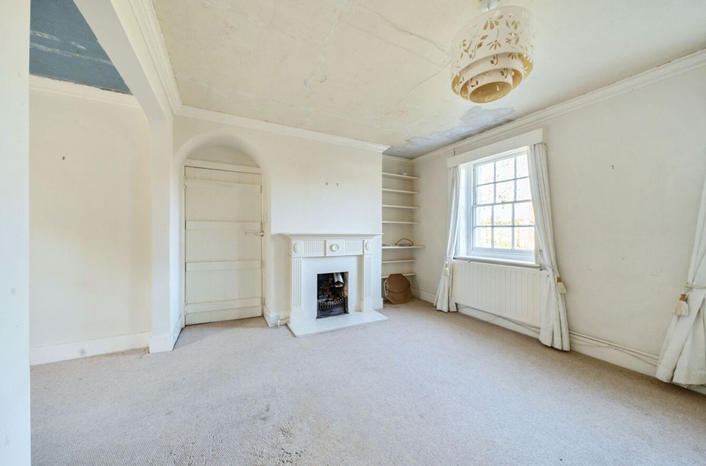 Property photo 2 of 23