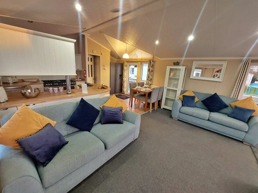 Property photo 2 of 8 4736091