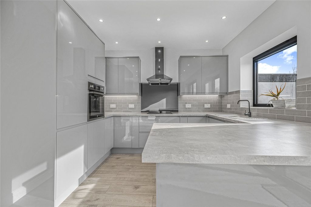 Property photo 3 of 16 Picture No. 04