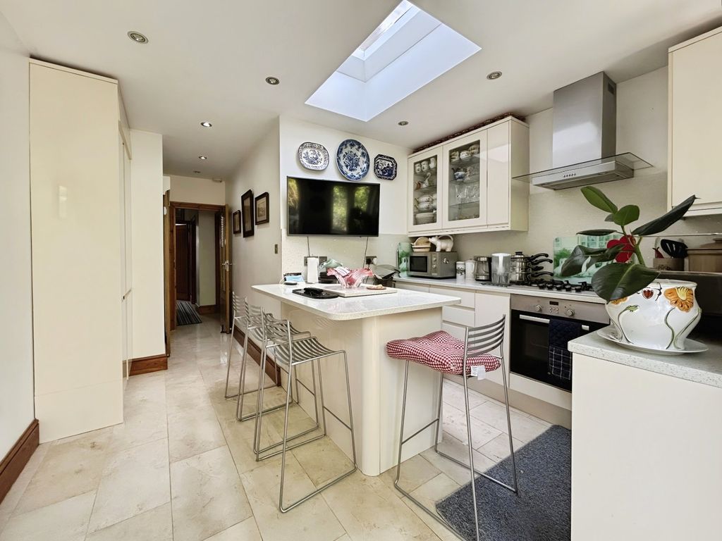 Property photo 3 of 14 03
