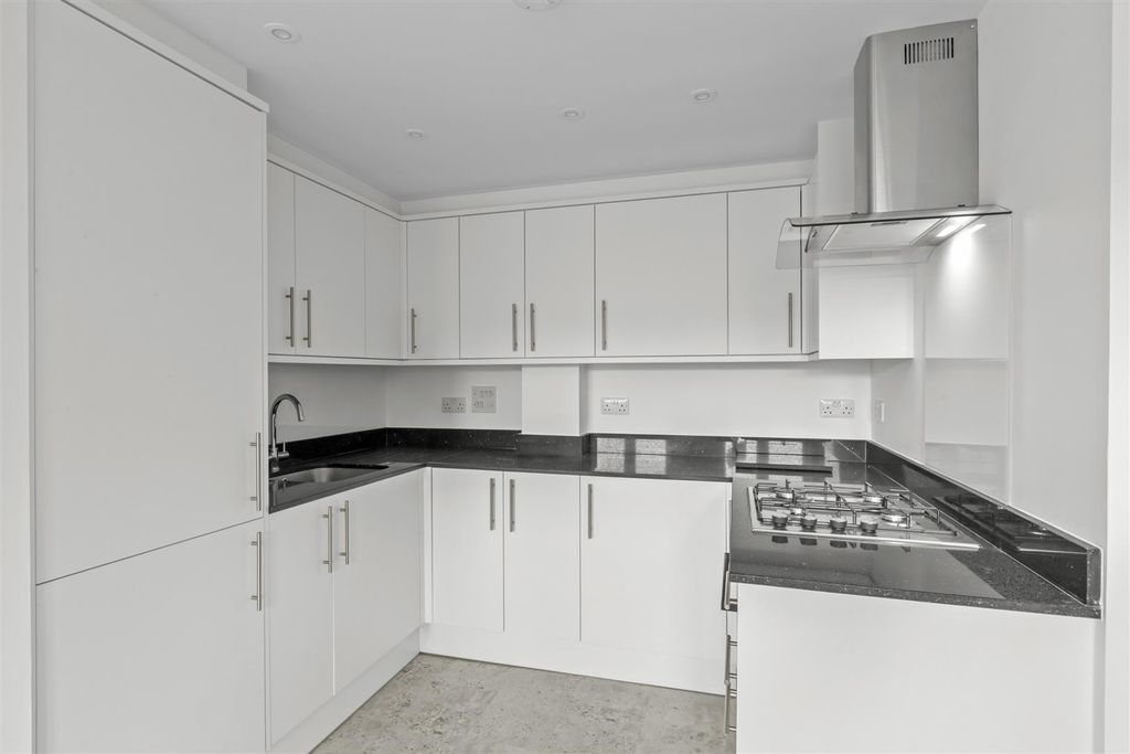 Property photo 3 of 9 Kitchen