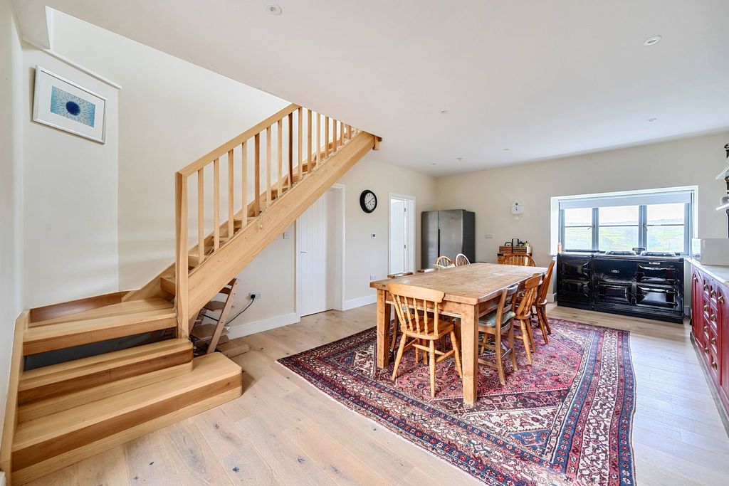 Property photo 2 of 25