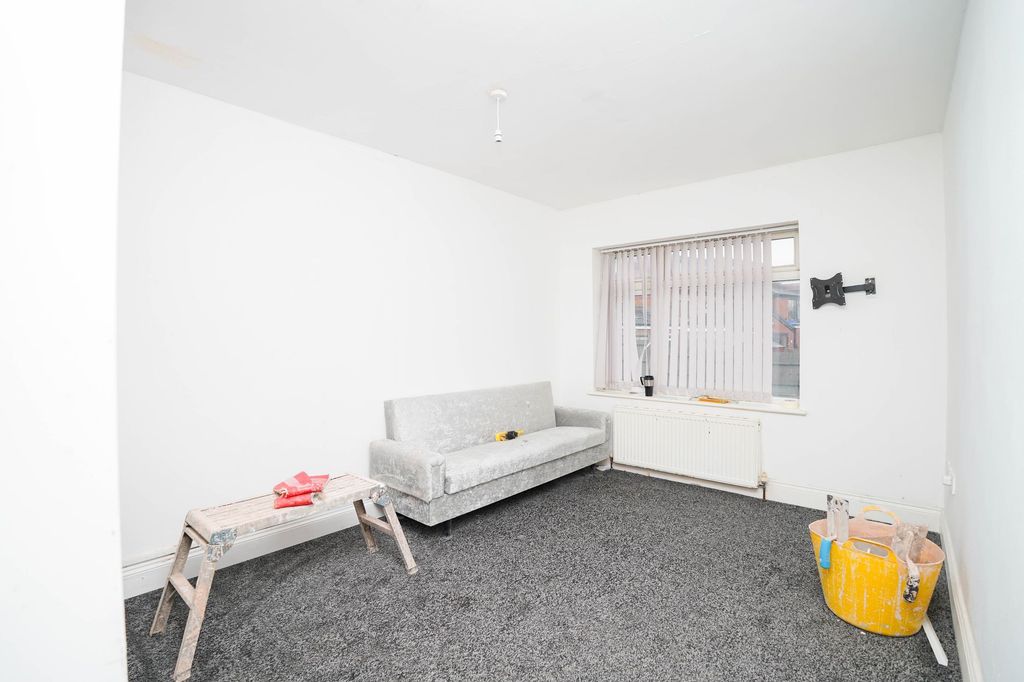 Property photo 2 of 35