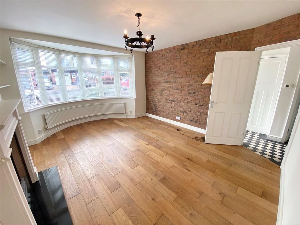 Property photo 3 of 9 Lounge.Jpg