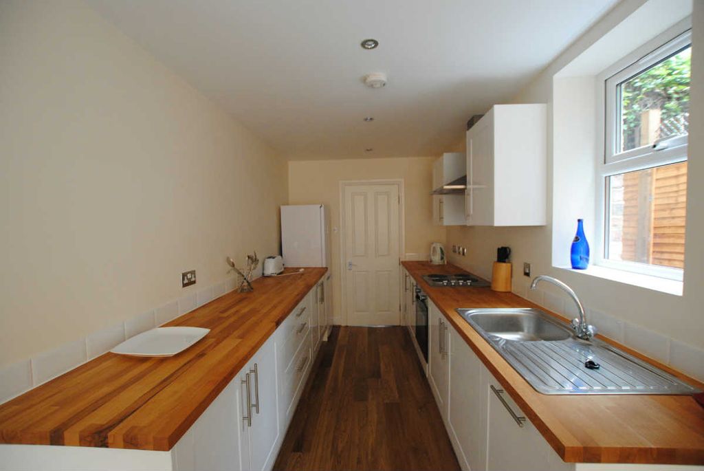 Property photo 1 of 8 Kitchen