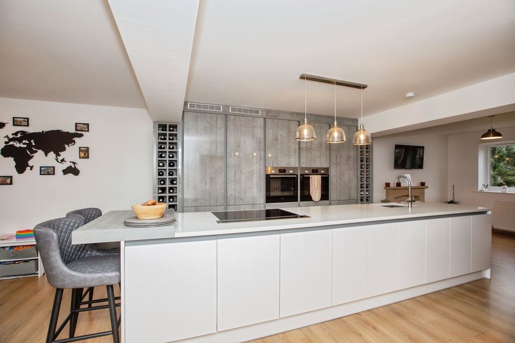 Property photo 3 of 20 Set1-23