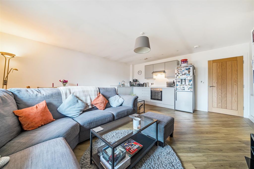 Property photo 3 of 15 1400661-9-6970F09c347d0.Jpg