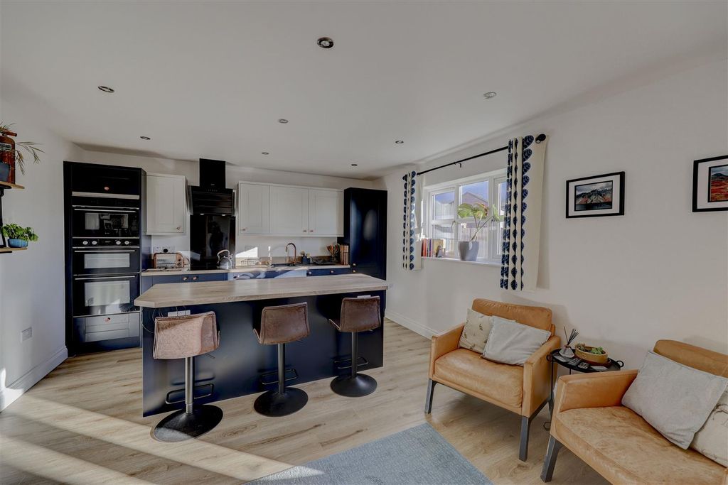 Property photo 2 of 25 Kitchen Diner