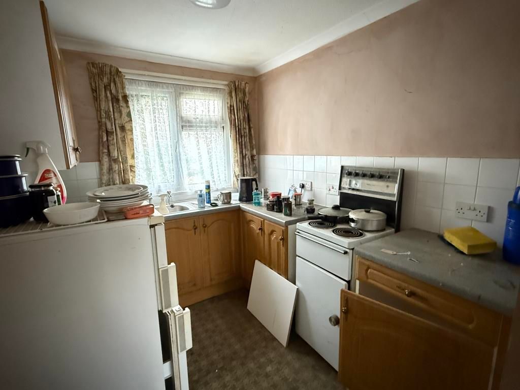 Property photo 3 of 6 Kitchen In Ground Floor Flat For Refurbishment