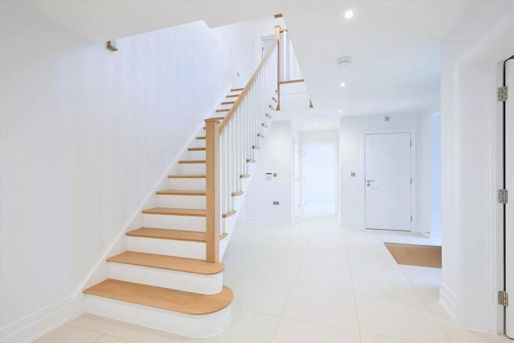 Property photo 2 of 14 Picture No. 13