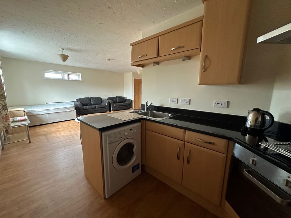 Property photo 2 of 6 Kitchen 1