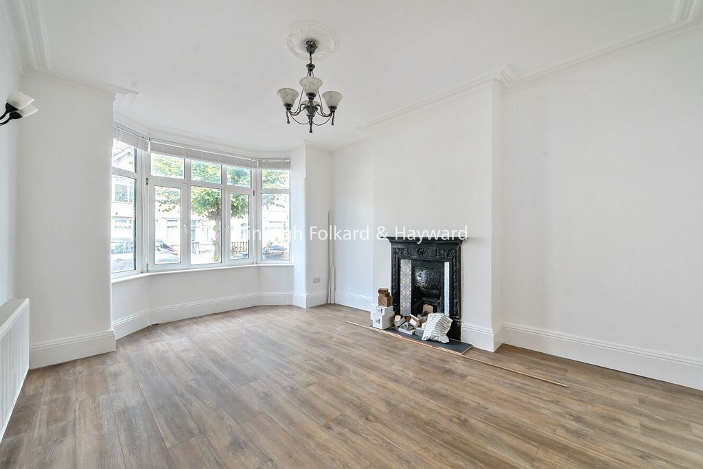 Property photo 1 of 17 Picture No. 02