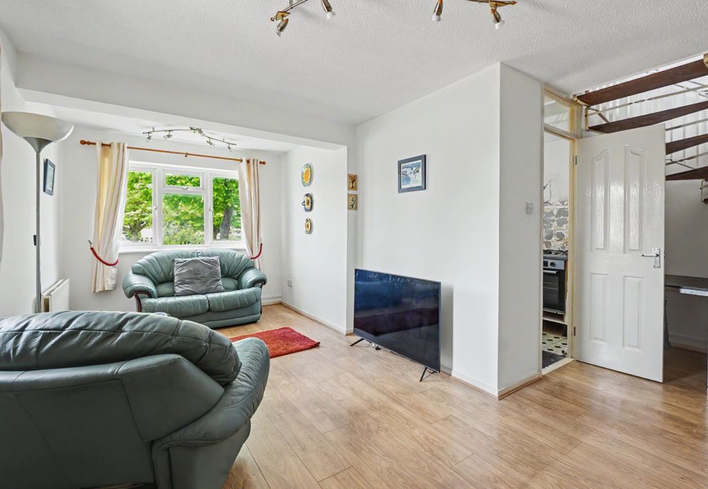 Property photo 3 of 12 5003558