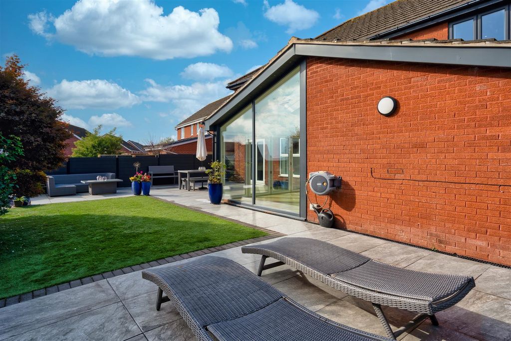 Property photo 2 of 34 Rear Garden