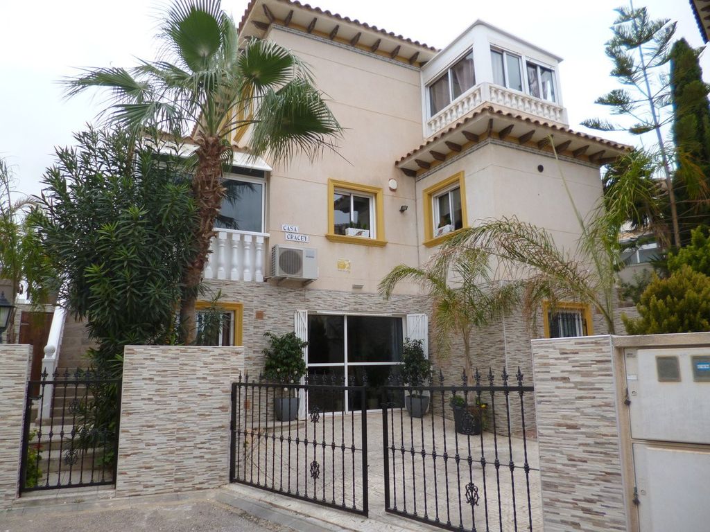 Property photo 2 of 31