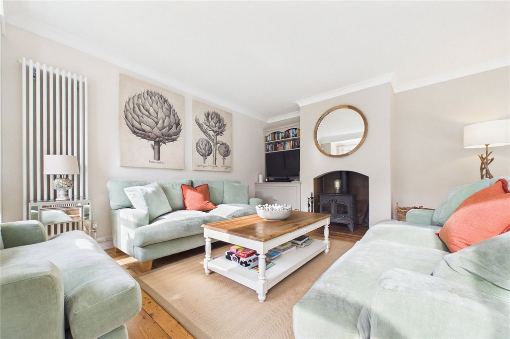 Property photo 3 of 34 Living Room